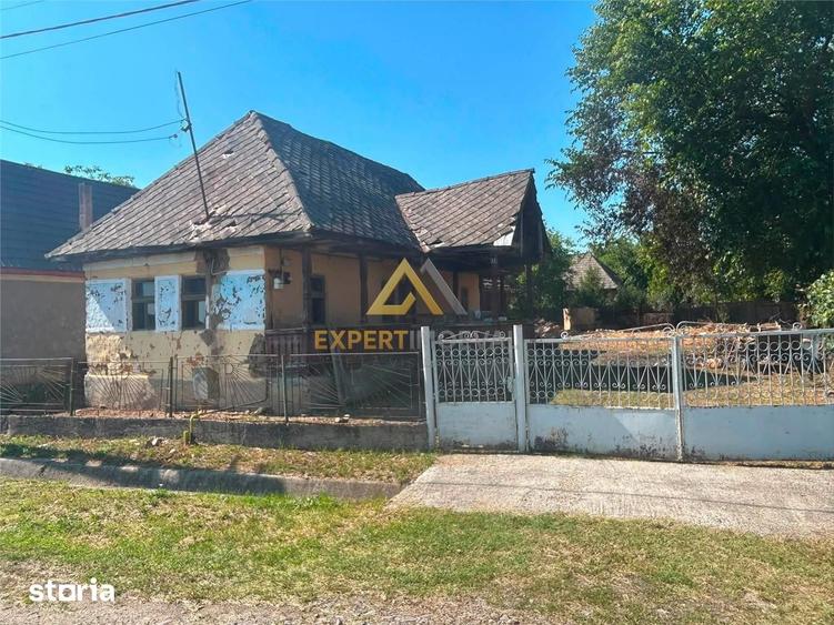 Casă cu 2 camere cu Teren 550 Mp în Groși