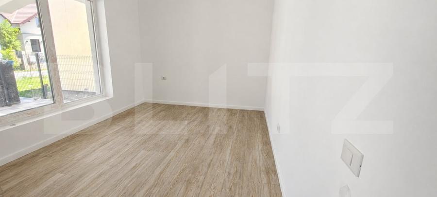 Casă individuală cu 4 camere cu Canalizare în Vest