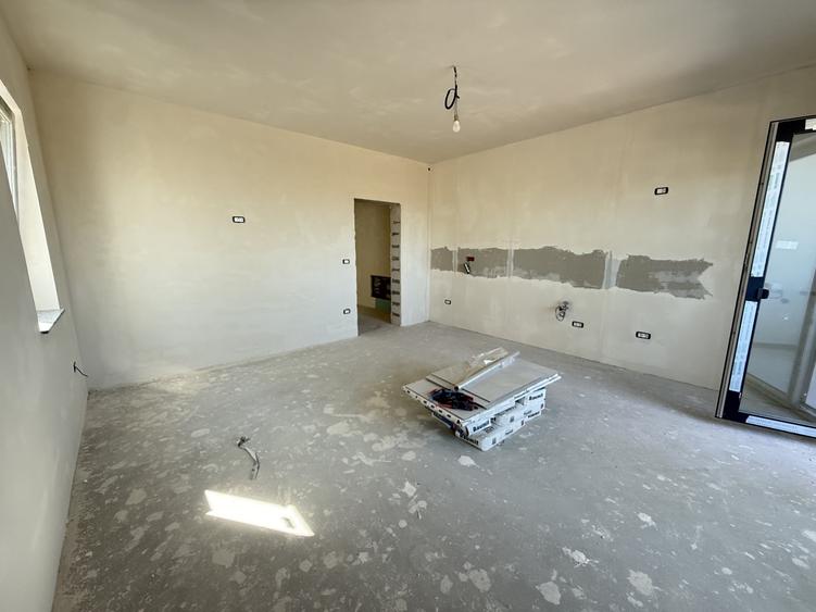 Apartament cu 2 camere decomandat în Giroc