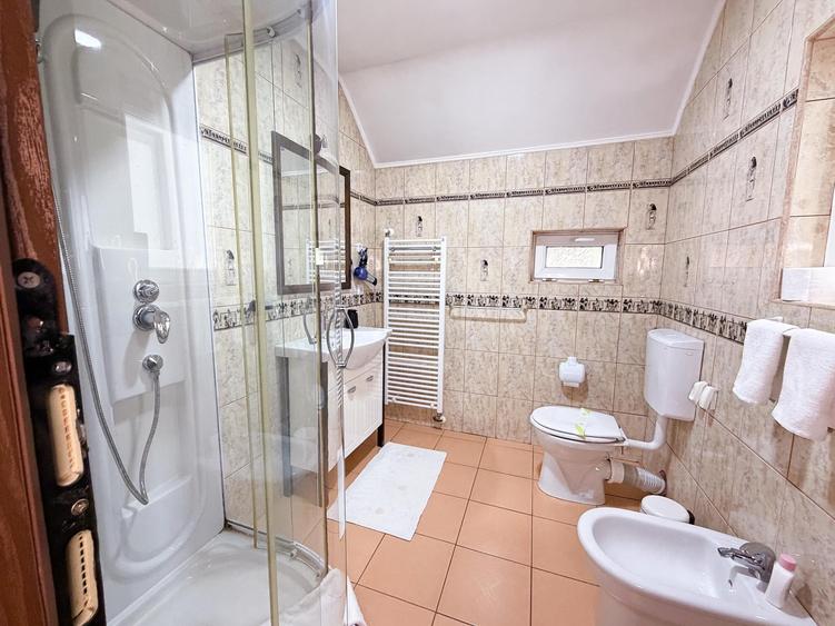 Casă cu 6 camere cu Canalizare în Bran