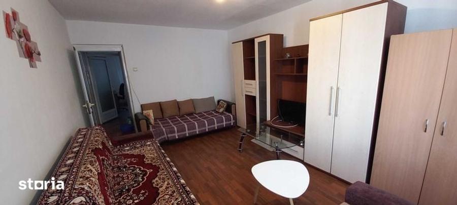 Apartament cu 2 camere decomandat în Tractorul