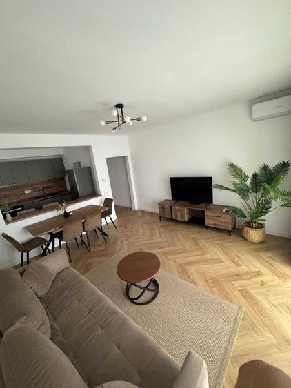 Apartament cu 2 camere semidecomandat în Cristian