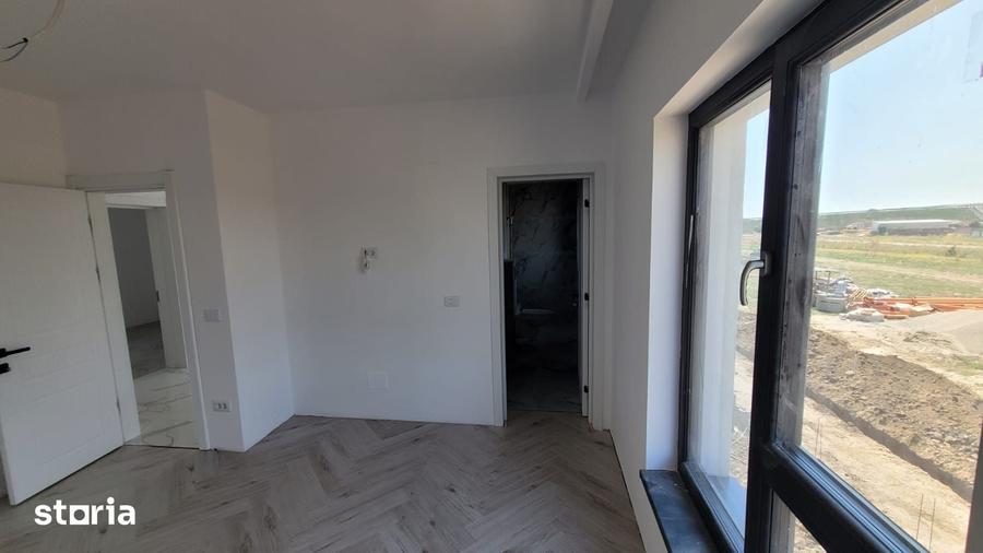 Casă cu 4 camere cu Teren 400 Mp în Domnești