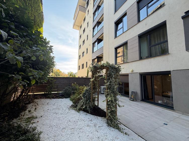 Apartament cu 3 camere decomandat în Domenii