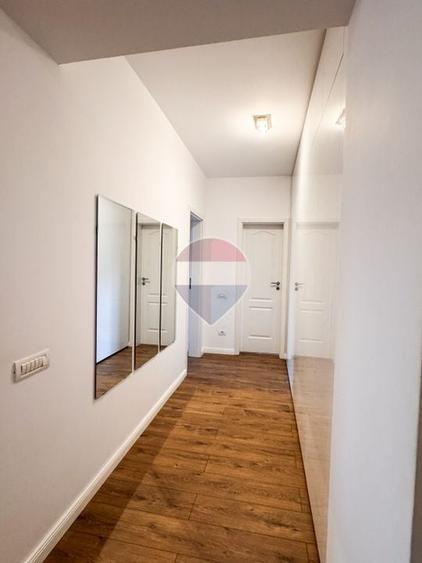 Apartament cu 4 camere decomandat în Periferie