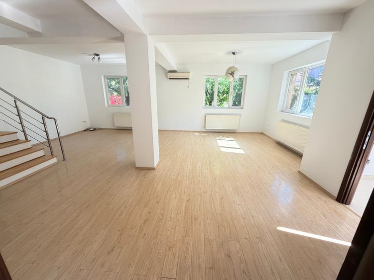 Duplex cu 4 camere cu Canalizare în Central