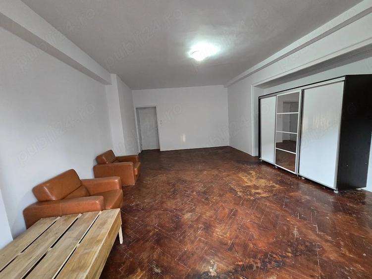 Apartament cu 3 camere decomandat în Calea Victoriei