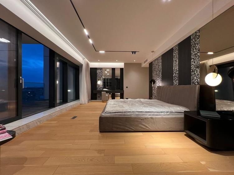 Apartament cu 4 camere decomandat în Herăstrău