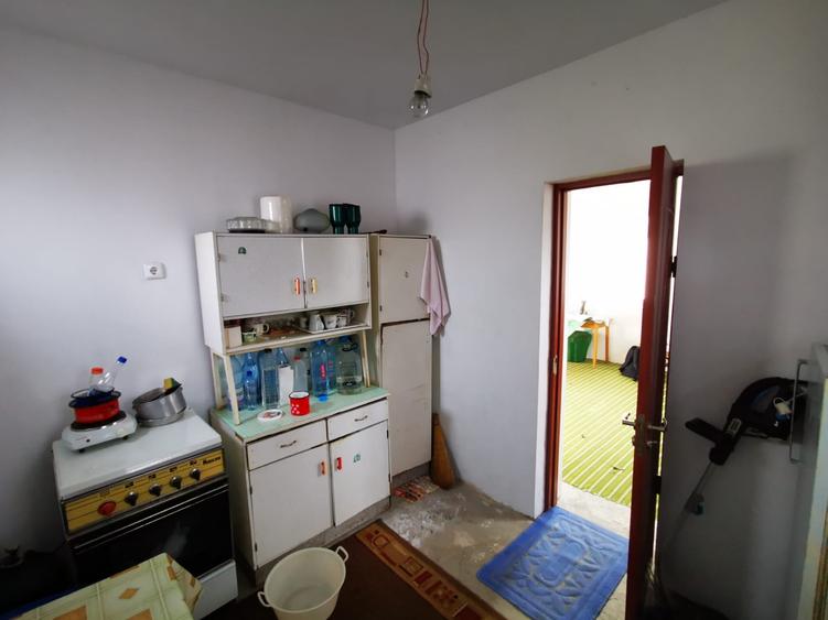 Casă individuală cu 2 camere cu Teren 2250 Mp în Gruiu