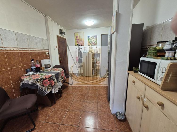 Apartament cu 3 camere semidecomandat, mobilat în Circumvalațiunii