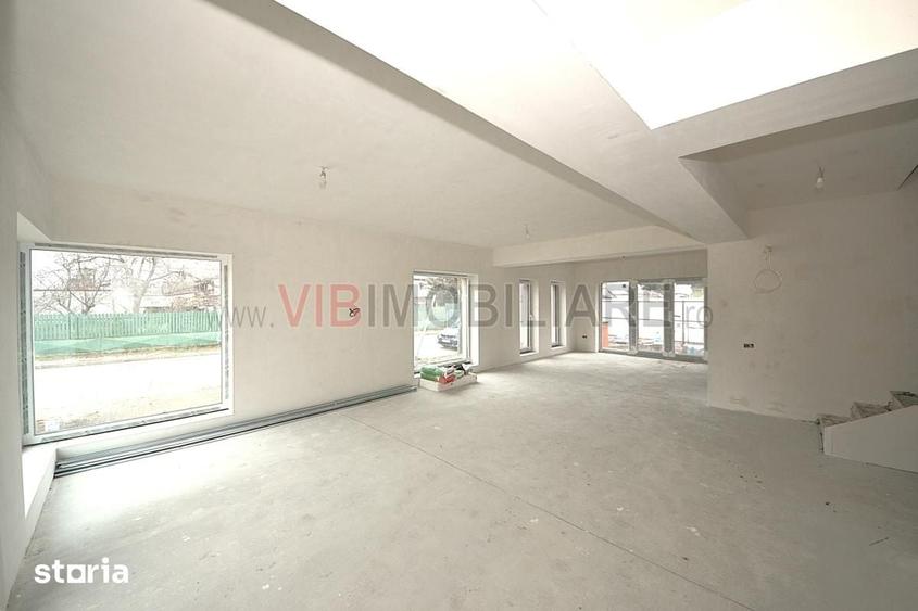 Casă cu 4 camere semidecomandat cu Teren 240 Mp în Central