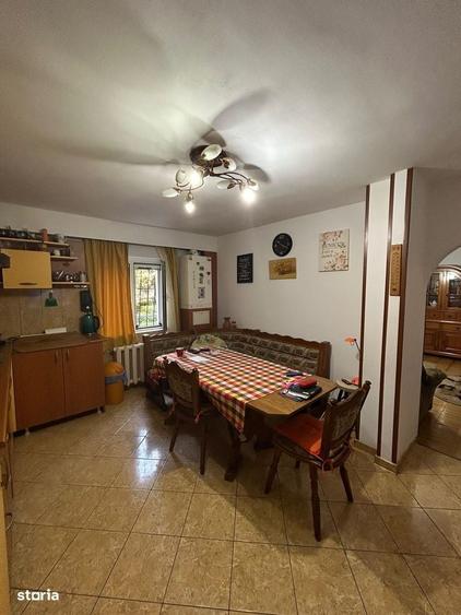 Apartament cu 4 camere decomandat în Sud