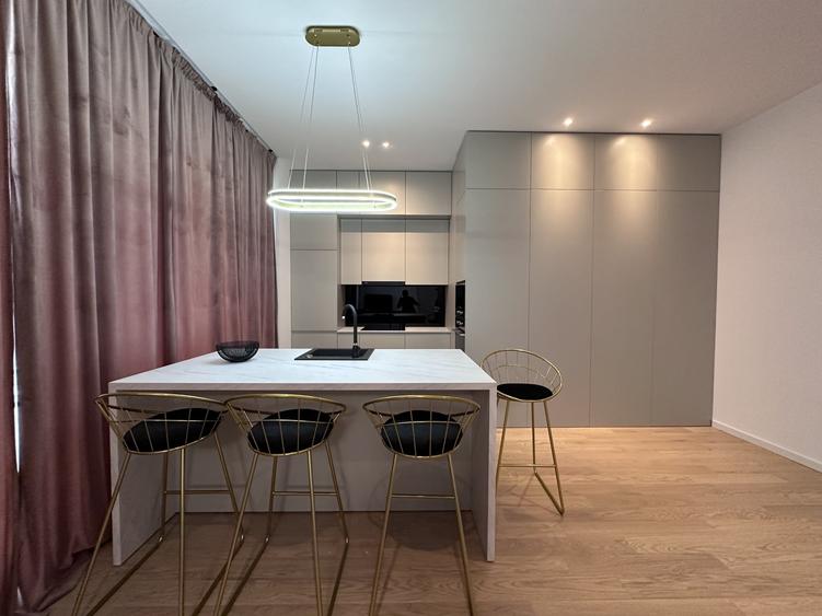 Apartament cu 5 camere decomandat, mobilat în Nord