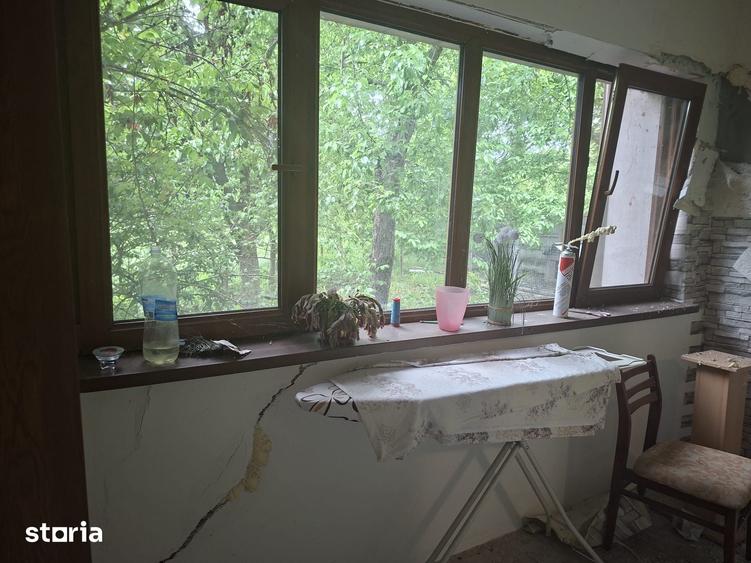 Casă cu 10 camere cu Teren 1200 Mp în Bucov