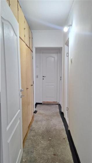Apartament cu 3 camere semidecomandat în Alexandru cel Bun