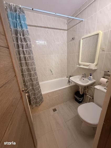 Apartament cu 5 camere în Micro 3