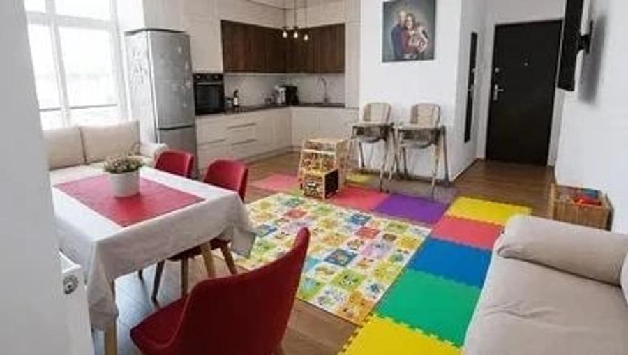 Apartament cu 4 camere decomandat în Unirii