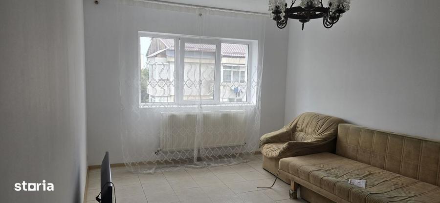 Apartament cu 3 camere în Micro 6