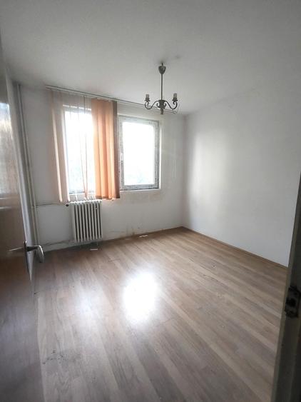 Apartament cu 3 camere decomandat în Virtuții