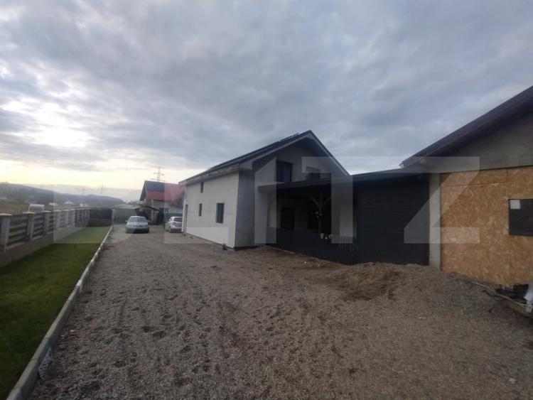 Casă individuală cu 5 camere cu Garaj în Beclean