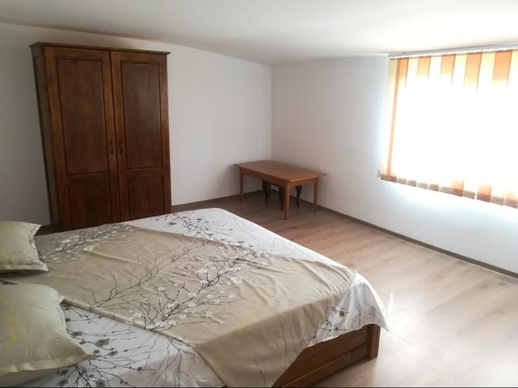 Casă individuală cu 4 camere cu Garaj în Corbu
