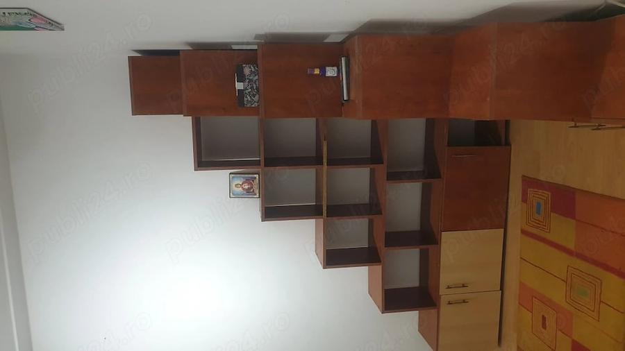 Apartament cu 3 camere semidecomandat în Central