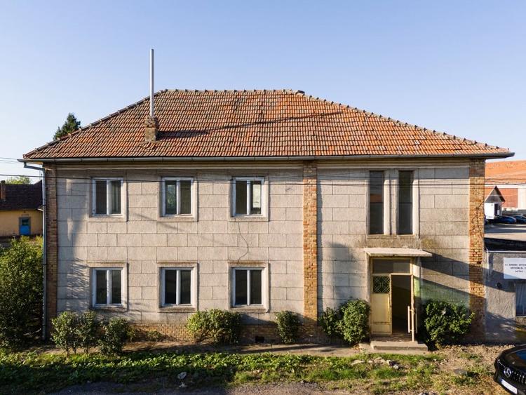 Spațiu comercial, de 131.33000183105 mp, în Orțișoara