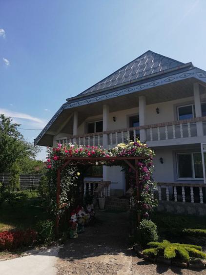 Casă cu 4 camere cu Teren 937 Mp în Mogoșești