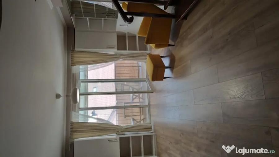 Apartament cu 3 camere decomandat în Ștrand