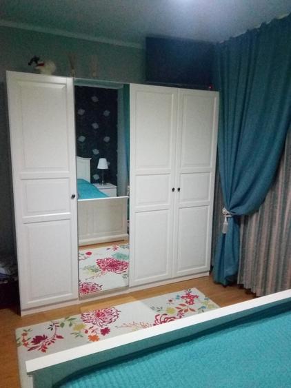 Apartament cu 3 camere semidecomandat în Teiul Doamnei