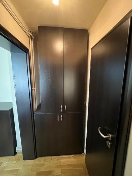 Apartament cu 3 camere semidecomandat, mobilat în Circumvalațiunii