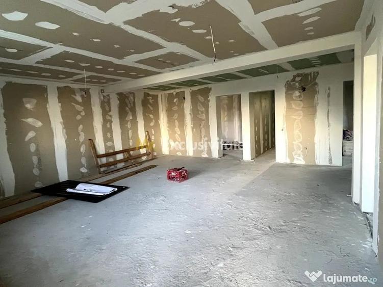 Casă cu 7 camere cu Teren 450 Mp în Glina