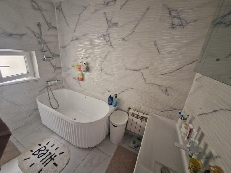 Casă cu 4 camere în Turnișor