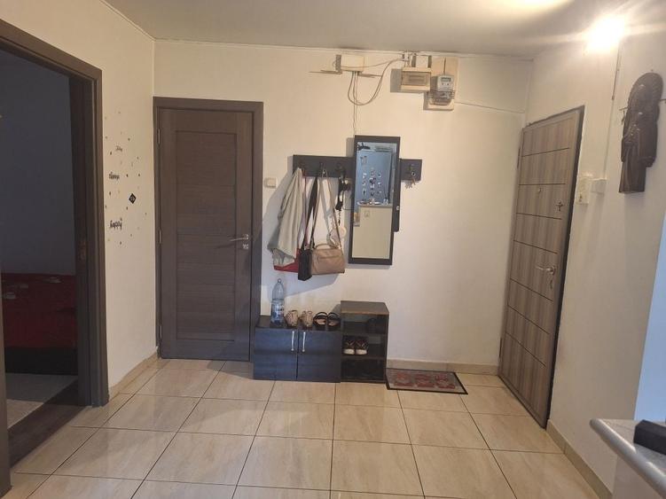 Apartament cu 4 camere decomandat în Cotroceni