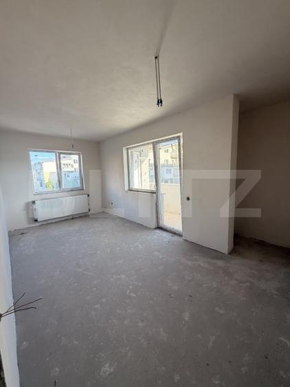 Apartament cu 3 camere semidecomandat în Florești
