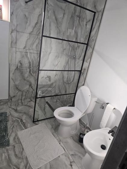 Casă individuală cu 5 camere cu Canalizare în Vest