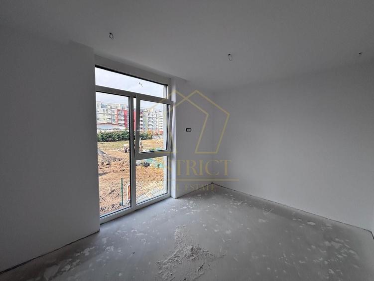 Apartament cu 3 camere decomandat în Aradului