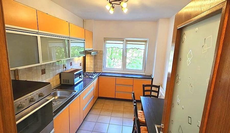 Apartament cu 4 camere semidecomandat, mobilat în Tineretului
