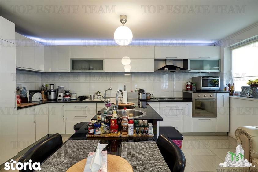Casă cu 10 camere cu Teren 530 Mp în Agigea