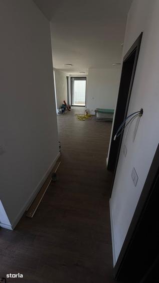 Casă cu 5 camere cu Teren 400 Mp în Tolstoi