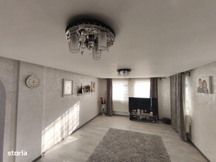 Casă cu 4 camere cu Teren 1500 Mp în Vicovu de Sus