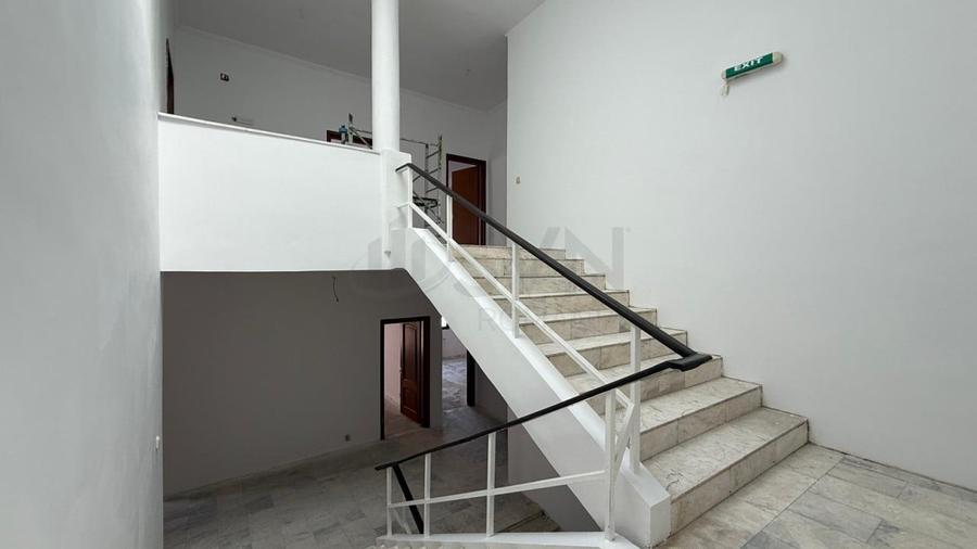 Casă individuală cu 14 camere cu Canalizare în Domenii
