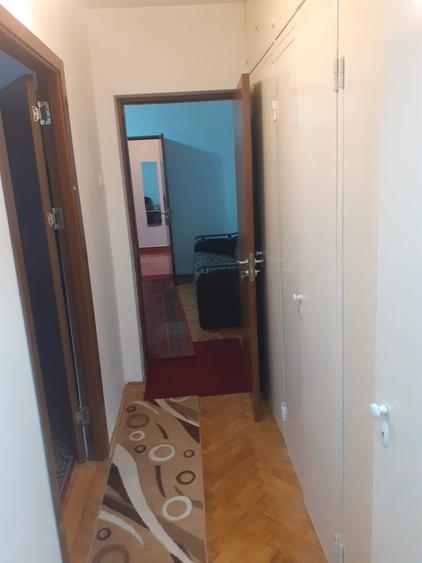 Apartament cu 3 camere semidecomandat, mobilat în Obor
