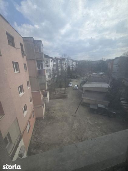 Apartament cu 3 camere decomandat în Mioriței