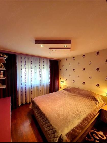 Apartament cu 3 camere decomandat în Micro 17