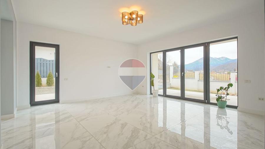 Casă individuală cu 5 camere cu Teren 400 Mp în Bunloc