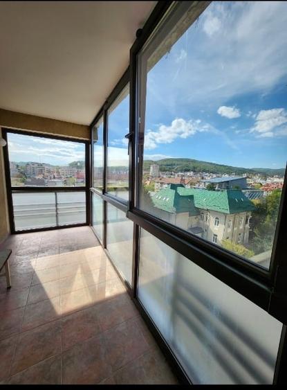Apartament cu 3 camere decomandat, mobilat în Central