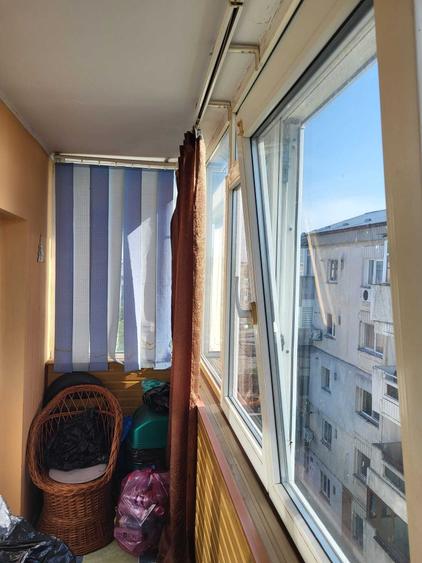 Apartament cu 3 camere decomandat în Sud