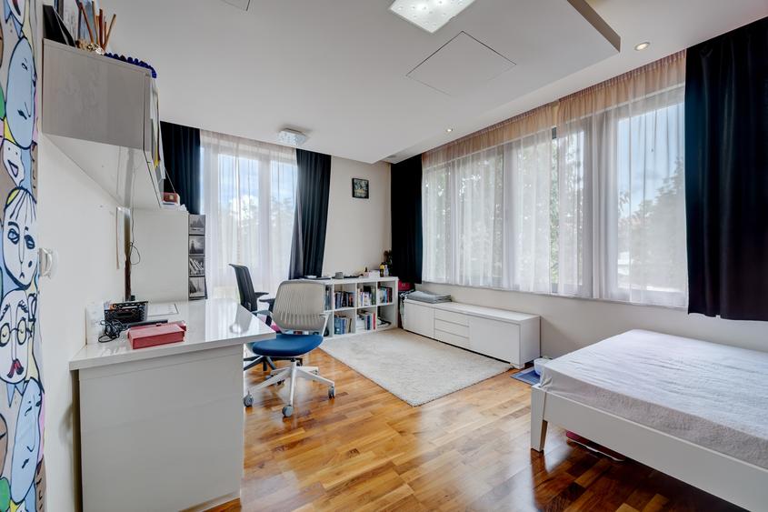 Apartament cu 4 camere decomandat în Băneasa