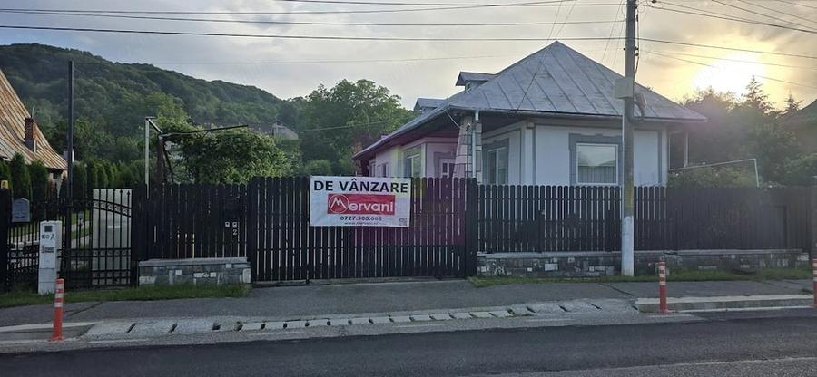Casă cu 2 camere cu Teren 722 Mp în Central
